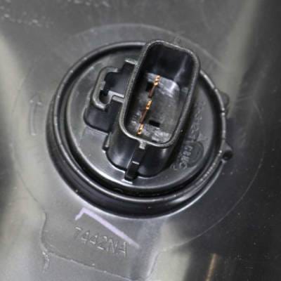 Headlight Compatible With 2016-2017 Toyota Tacoma 2.7L 3.5L I4 Right Passenger Side Halogen thumbnail 15