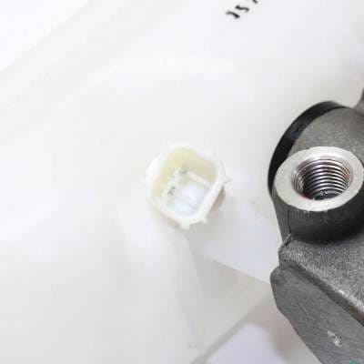 New Brake Master Cylinder Compatible With Chrysler Dodge Ram Town & Country Limited 6 Cyl 4.0L Town thumbnail 14